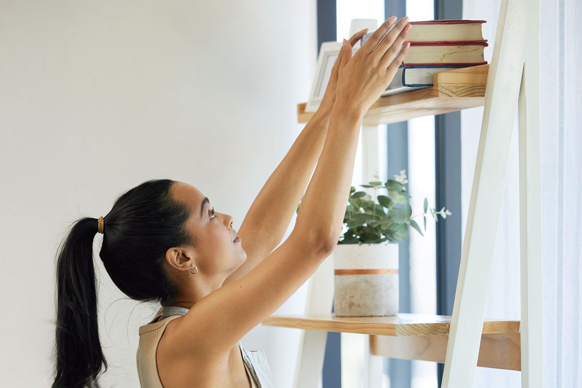 The Triangle Method Is the Key to Well-Designed Bookshelves - House Outlook