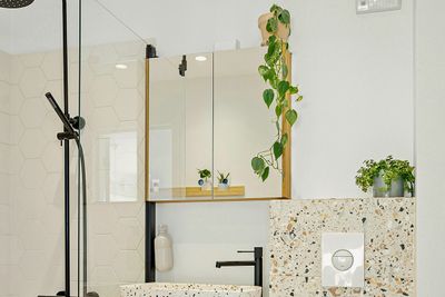 Why a Magnetic Knife Holder Belongs in Your Bathroom