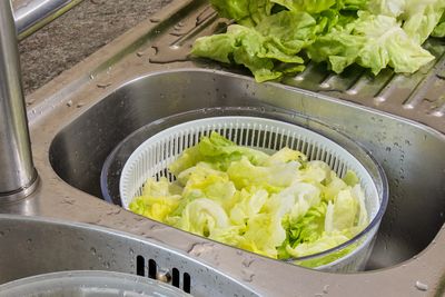 The Trick to Keeping Salad Greens Crisp All Week