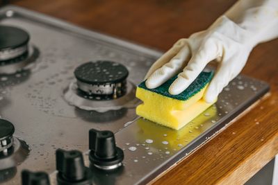 What Professional Cleaners Use for a Streak-Free Stovetop
