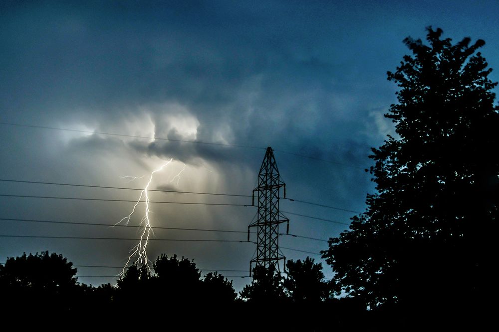 Never Do These 7 Things During a Thunderstorm