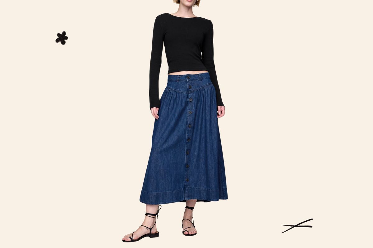 An image of the GAP denim button-up skirt