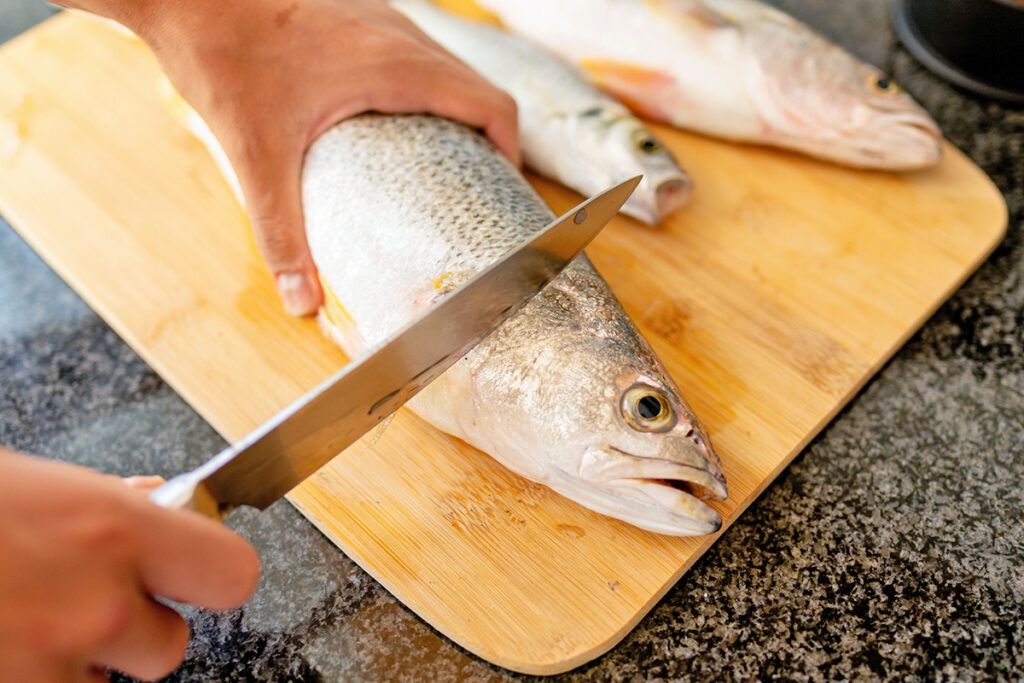 Cutting fish