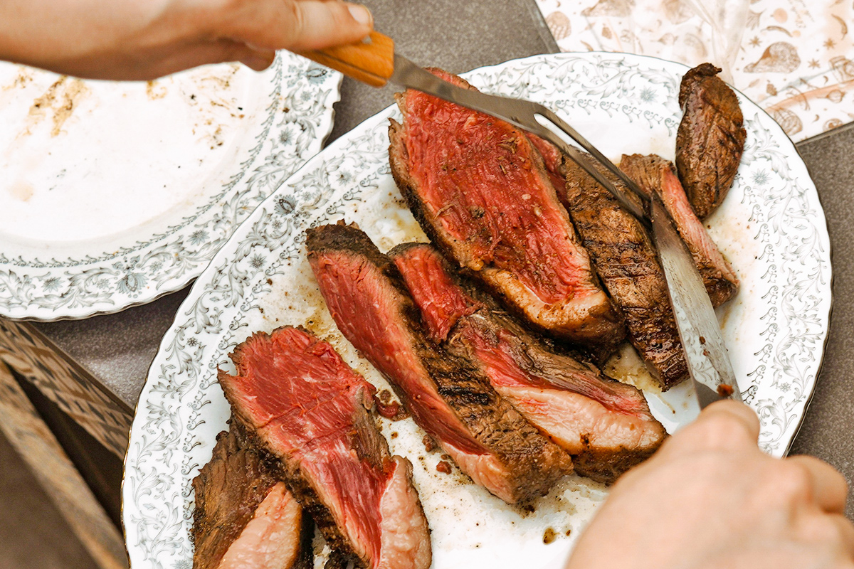 Cutting steak