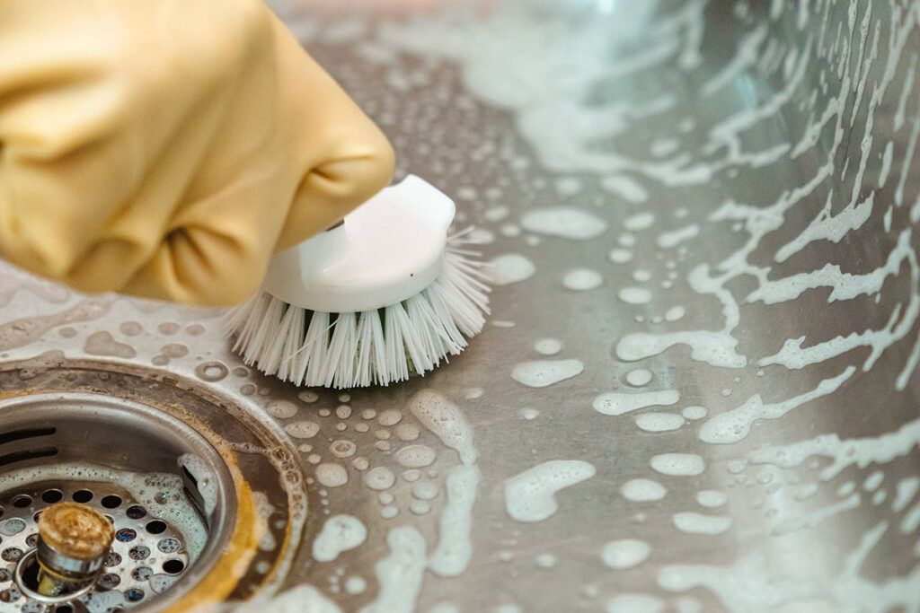 Cleaning sink