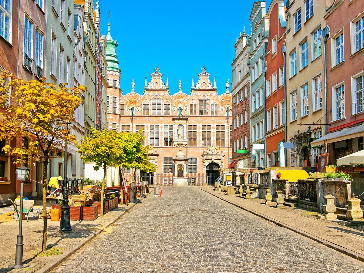 Cobblestone street leading to the Great Armoury in Gdańsk