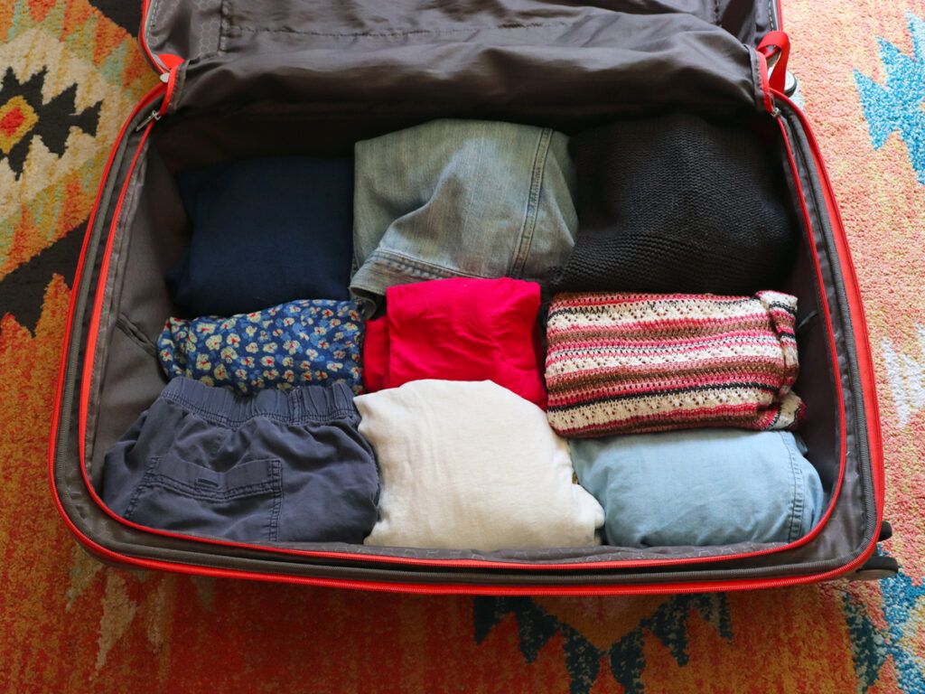 Suitcase featuring sudoku packing method