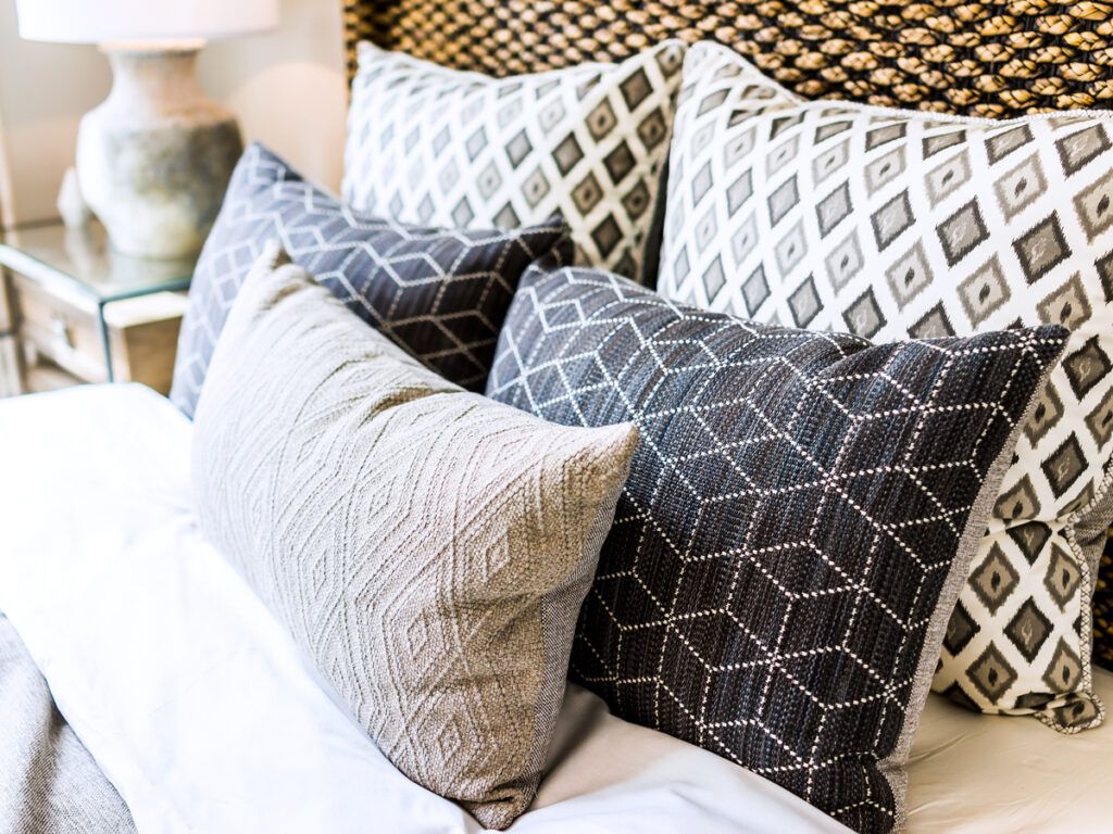 Bed comforter with decorative pillows