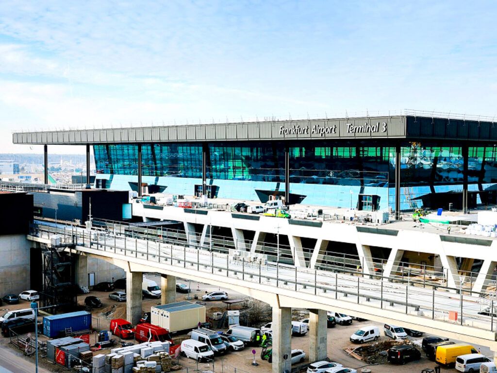 Frankfurt Airport Terminal 3 during construction