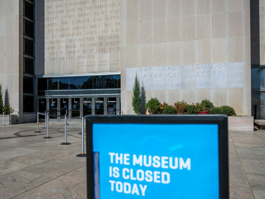Sign for Monday closure at National Museum of American History, Washington, DC