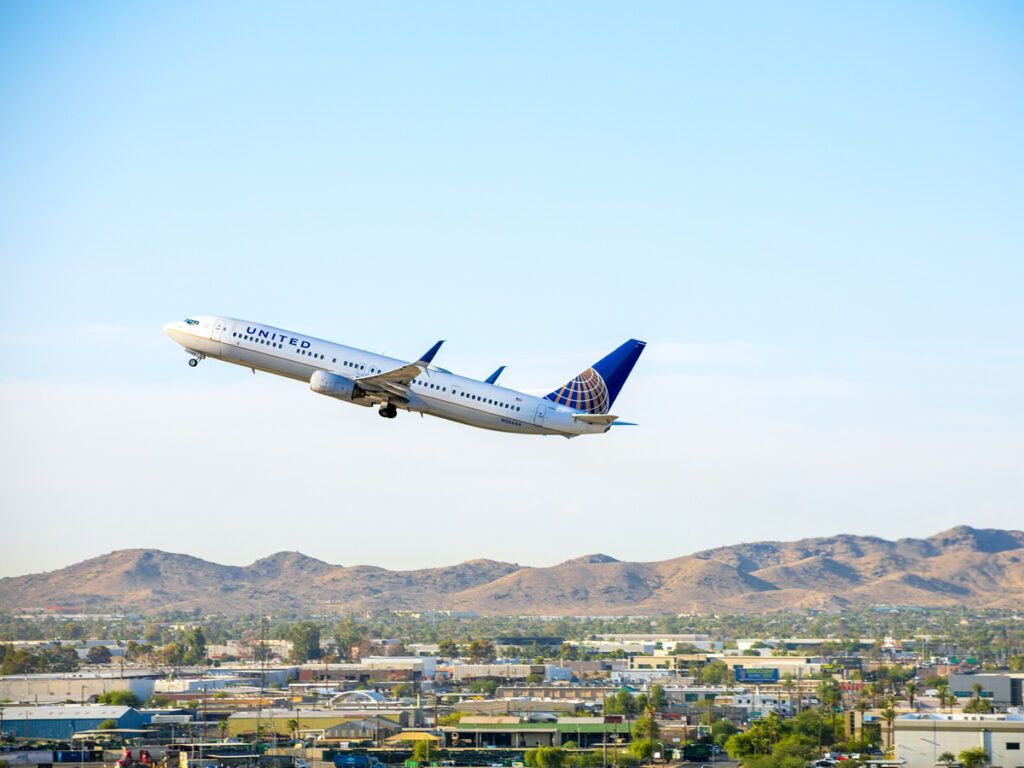 United Boeing 737 taking off from Phoenix Sky Harbor International Airport in Arizona