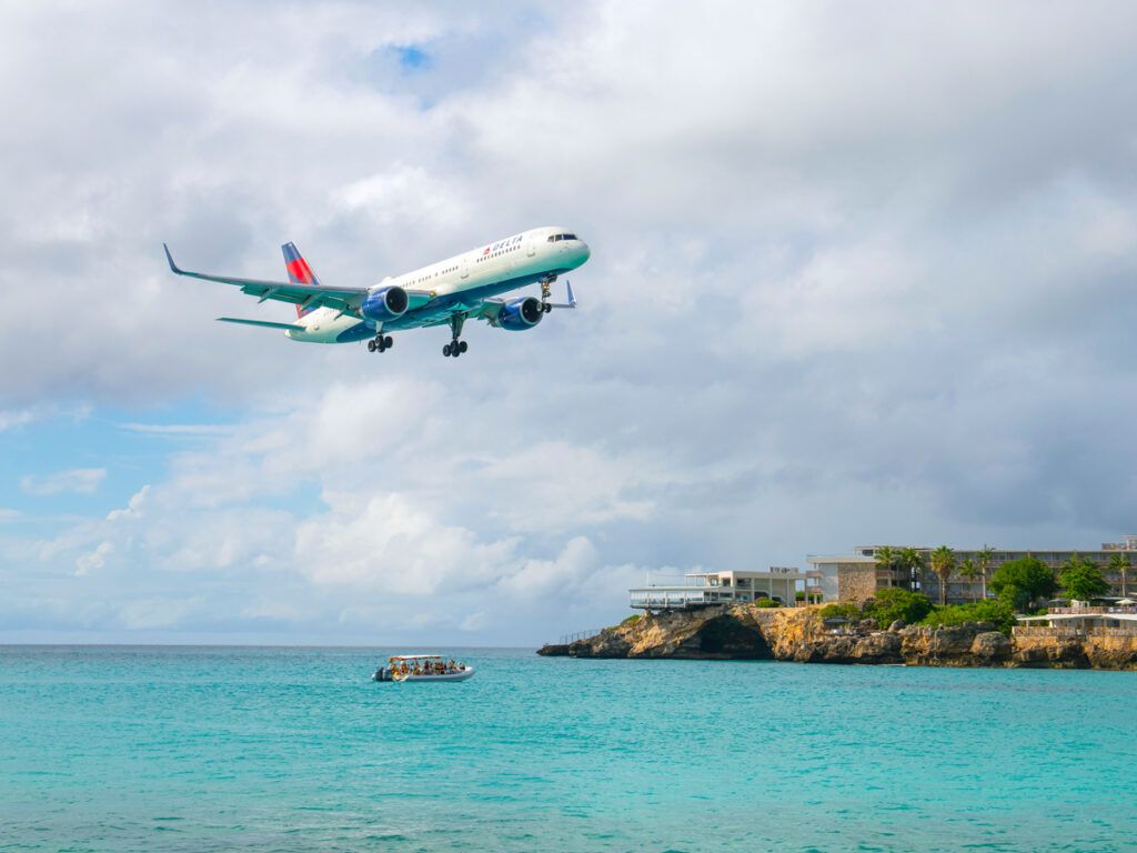 Delta Boeing 757 on approach to St. Maarten