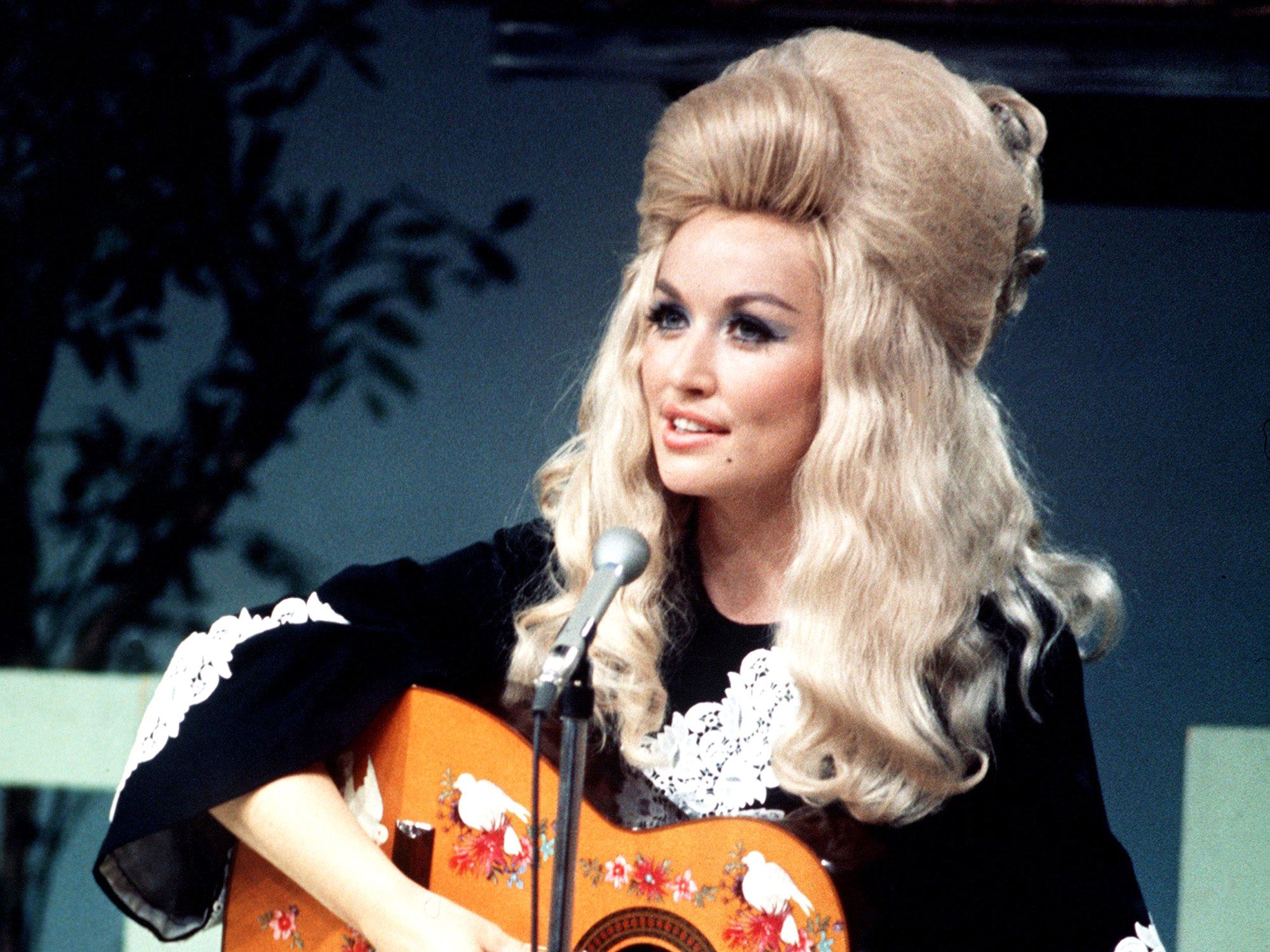 Historical performance photo of Dolly Parton