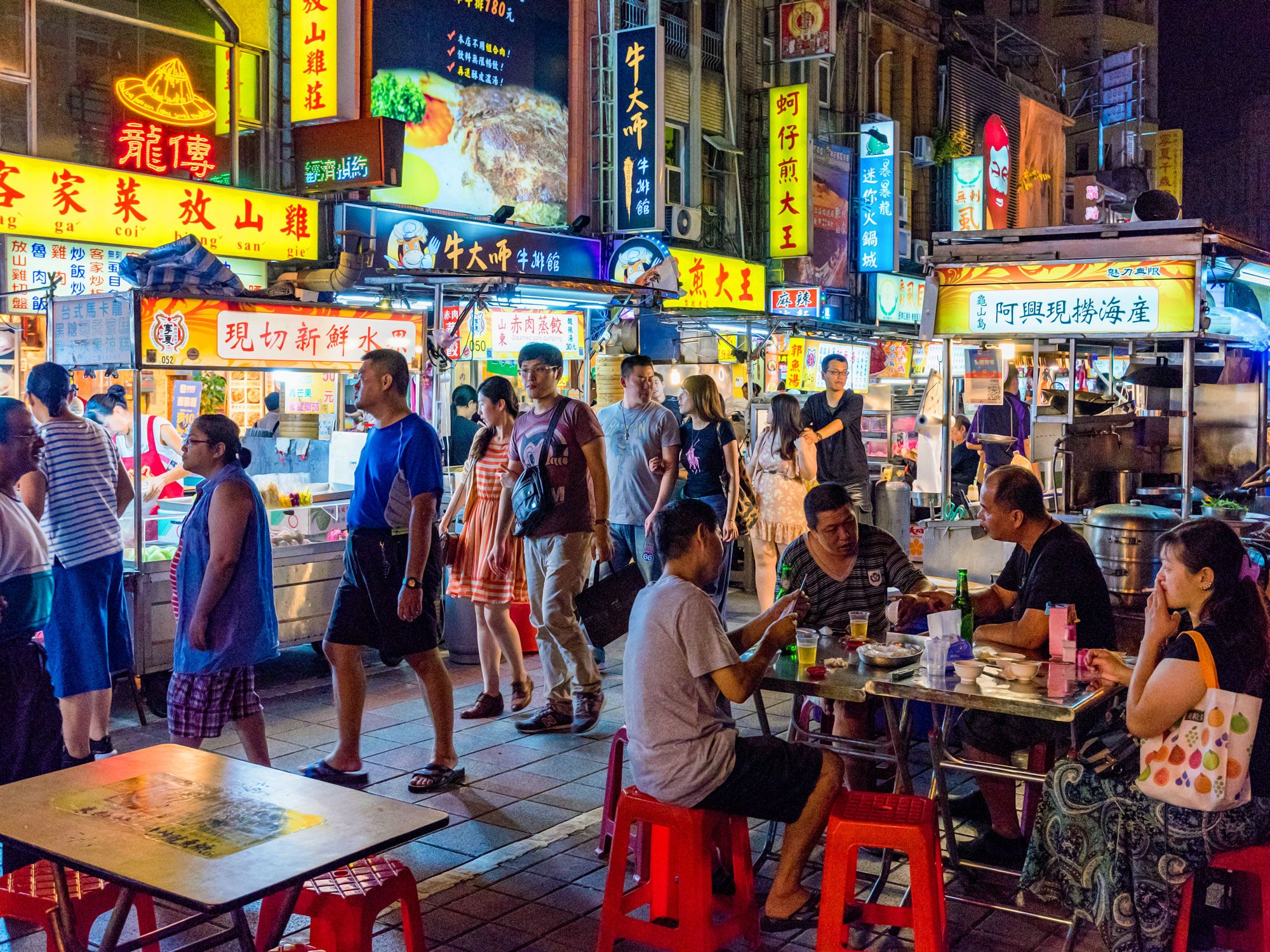 Crowds roaming Ningxia Night Market in Taipei