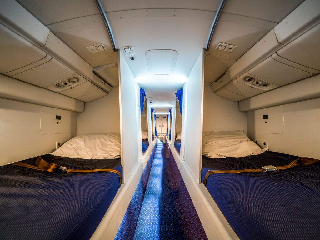 Crew rest cabin in airplane