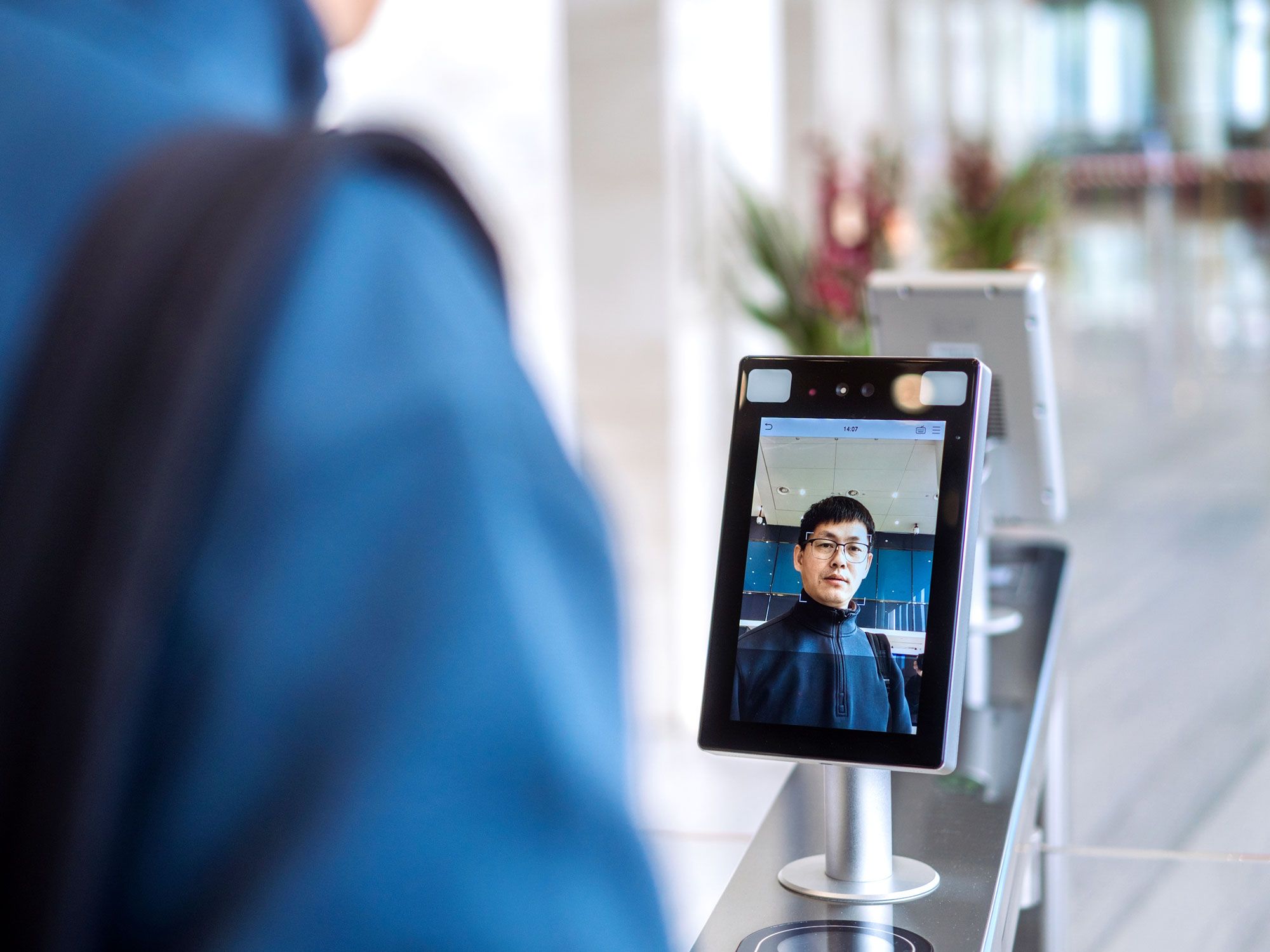 Traveler using biometric face recognition