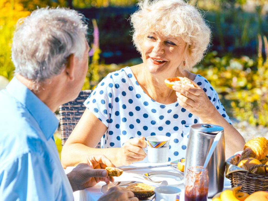 Man and woman eating breakfast
