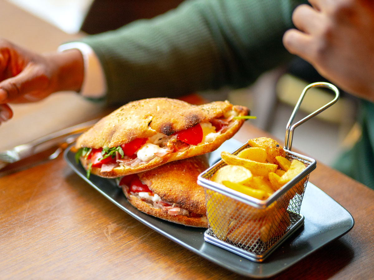 Sandwich served in a cafe