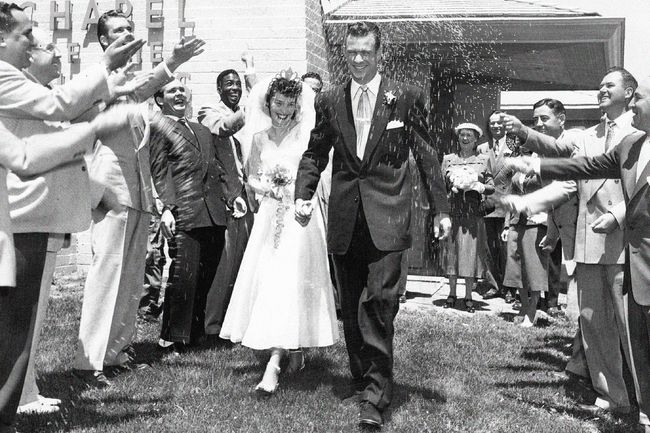 Rice thrown at wedding, 1952