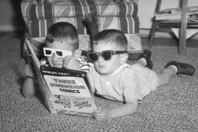 Kids reading 3D comics, 1953