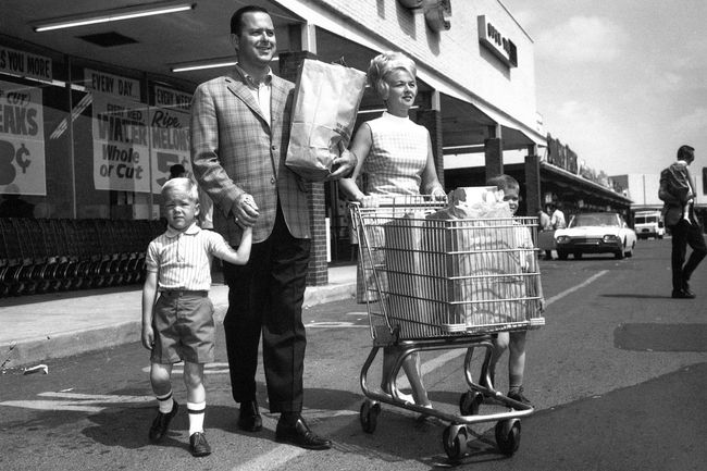 Grocery shopping, circa 1965