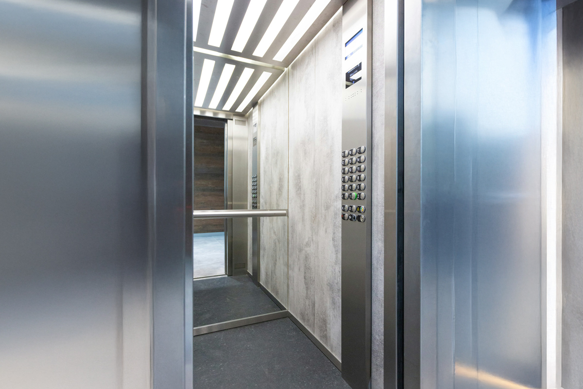 Elevator with mirrors