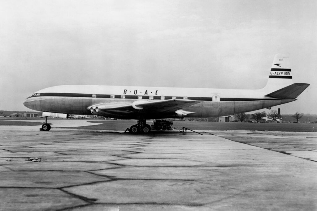 de Havilland Comet on the runway