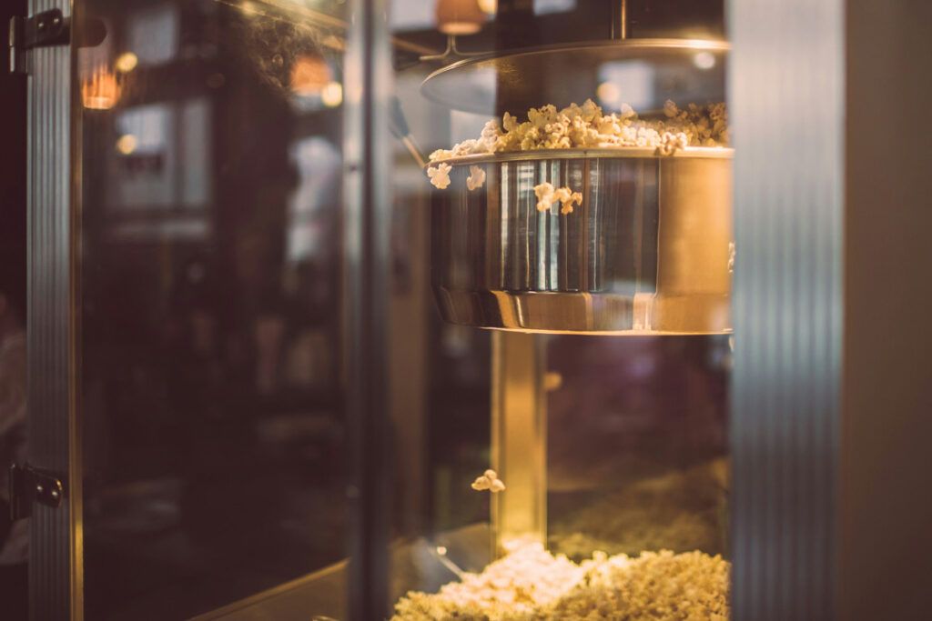 Popcorn machine making popcorn
